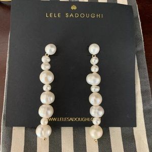 Lele Sadoughi freshwater Pearl linear earrings